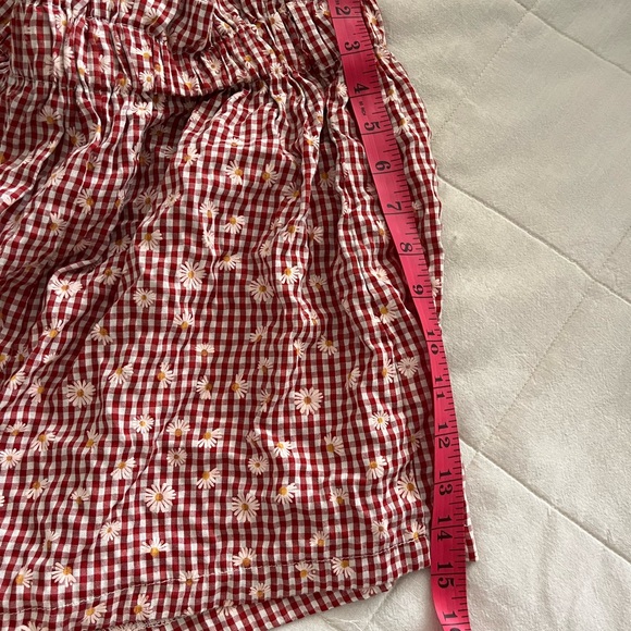 vintage inspired, gingham, daisy, perfect for summer, shorts - Picture 4 of 4